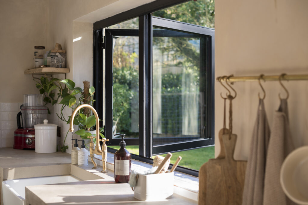 Bifold window