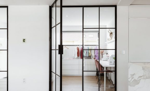 Modern interior glass partition design.
